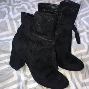 AMERICAN EAGLE BLACK BOOTIES